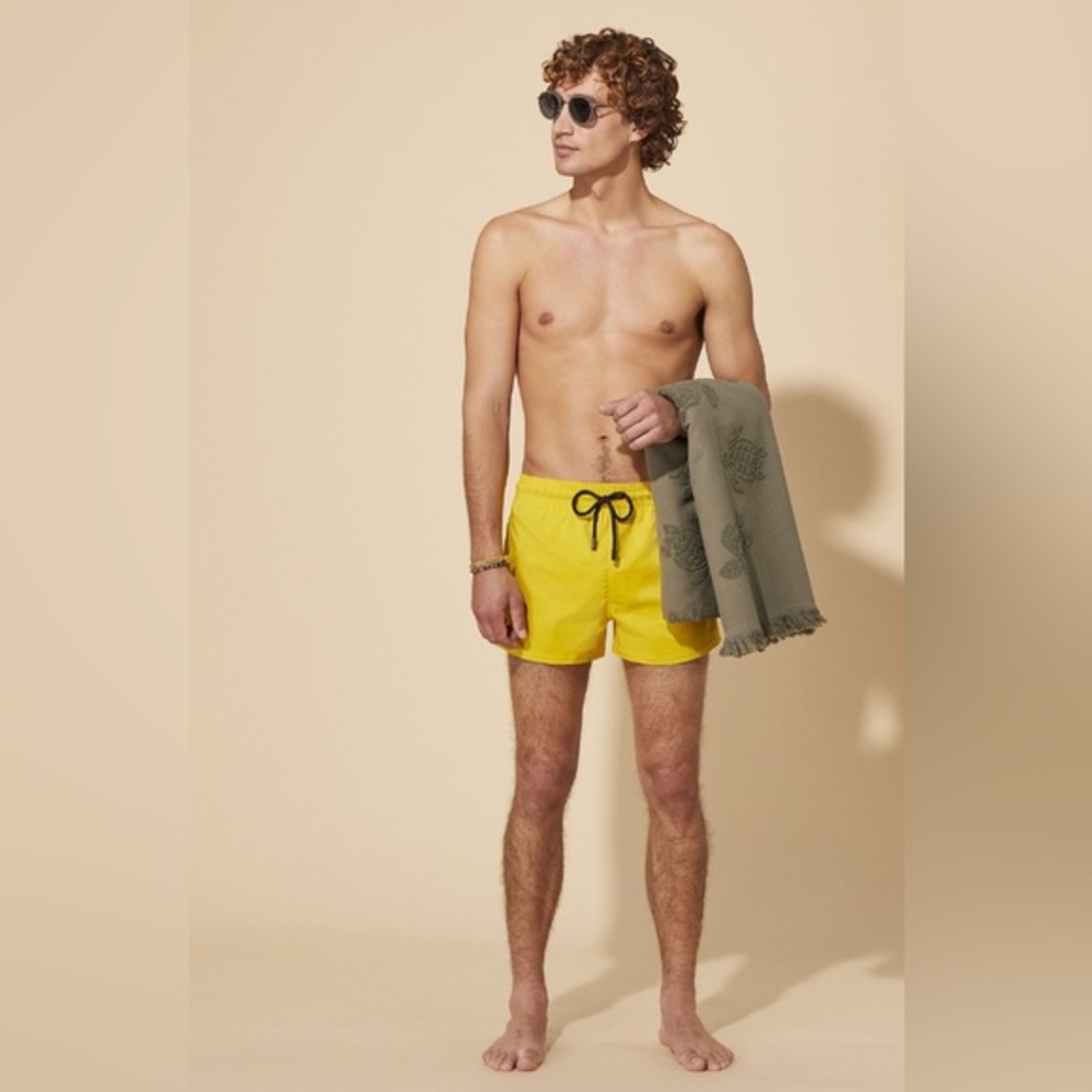 VILEBREQUIN Moorea Short and Fitted Stretch Swim Short 2.5” Large in Sunflower